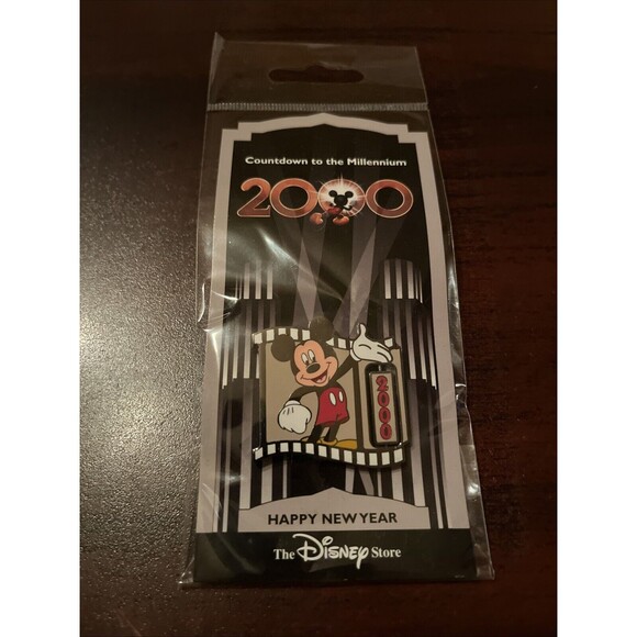 Disney Countdown To The Millennium Mickey Mouse Happy New Year 2000 #1 Pin - Picture 1 of 4
